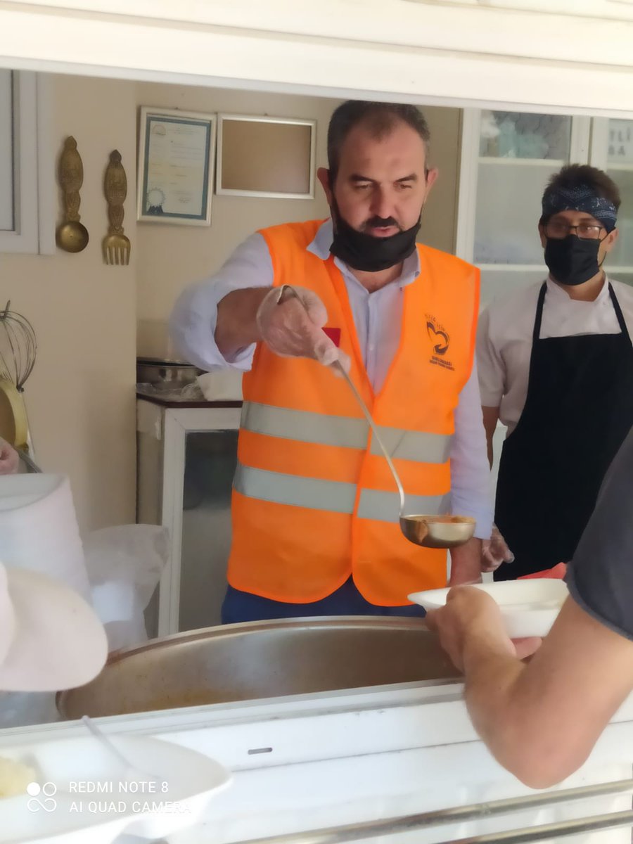 IcinIyilik's tweet photo. Hatuniye Camii Aş evine Ayni manada destek olduk ve İzmir İl Dernekler Müdürü Turgay Esen , @birpaketmutluluk Derneği Dora Kubra Yildiz  ve Konak Belediye meclis üyesi Ikbal Sezgin  ile ziyarette bulunduk Ayrıca Yemek dağıtımına da iştirak ettik @abdulvahitkoc @habergundemim https://t.co/nR23uoBxPD