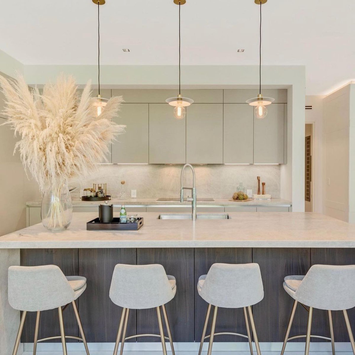 Did you know that #UrbanQuarry offers an extensive selection of sinks through reputable manufacturers including @FrankeLuxuryUSA – CUBE sinks combine Swiss engineering with minimalist design. Available in single- and double-bowl styles.

#Countertops #Sinks #CountertopDesign