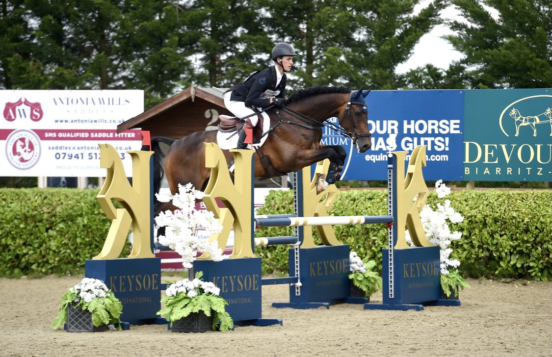 Good run with The Dominator PFB @keysoeinternational picking up another top ten placing in the novice 🙌🏻 @parkfieldbreed 

@albionsaddlemakers 
@championequestrian 
<a href="/mooreequestrian/">Moore Equestrian</a>
@toggiclothing 
<a href="/safe_riding/">Buford Jacob</a> 
<a href="/nafuk/">@nafuk</a>