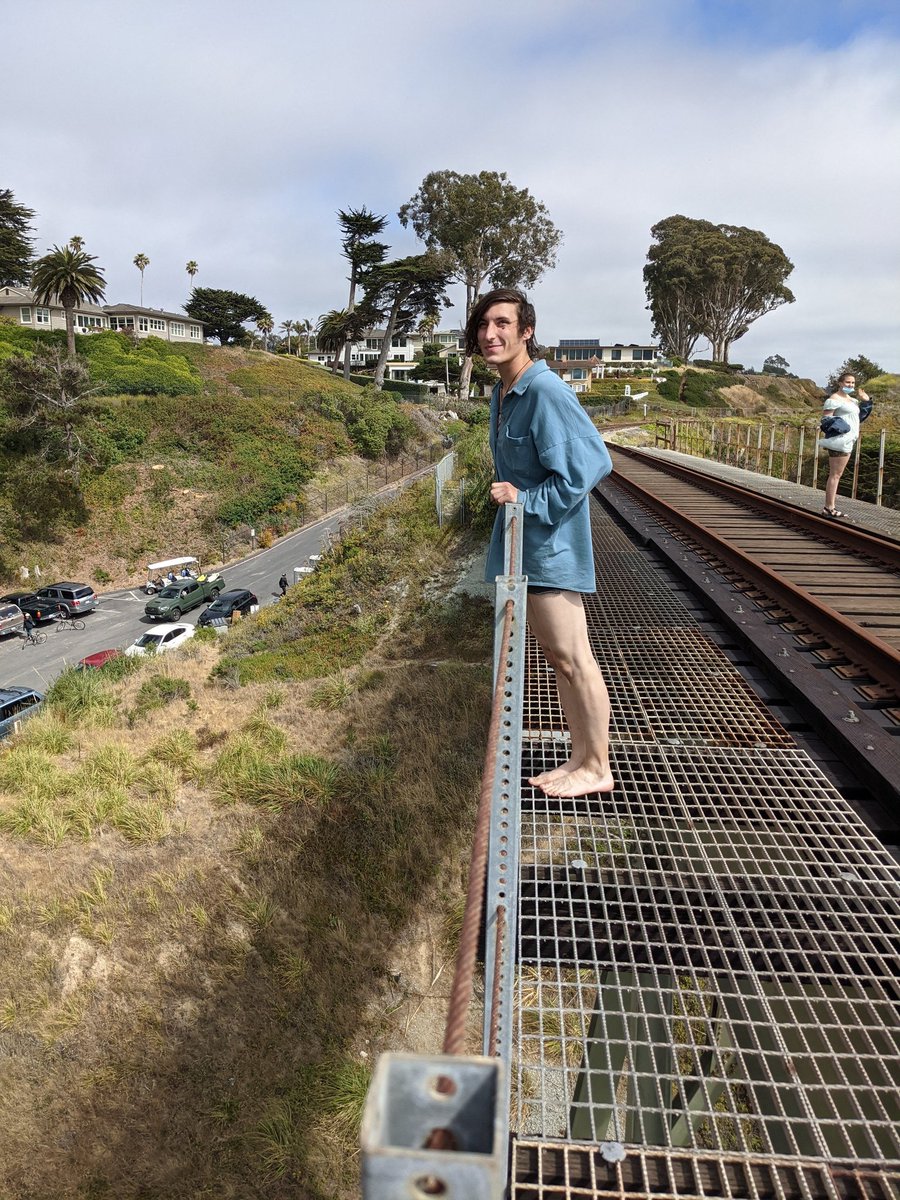 techsupportgf's tweet image. Fun sand castle day with friendos; we got yelled at by a drunk white lady 🤘🤘🤘