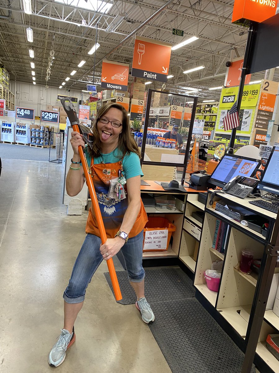 SamSaxourJr's tweet image. Lisa the Thunder Goddess ⚡️⚡️ Bringing the power at #3843 @CusicRoseanna @johnreedhd3843 @wchHD3843 @bethkinzler09 @kelly_broyles