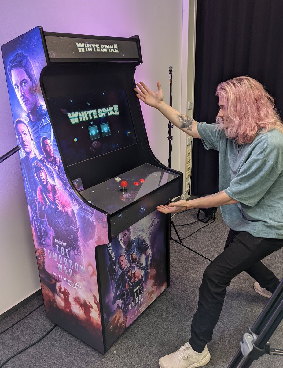 Vlesk🏳️🌈 (@vlesk) on Twitter photo Uns (<a href="/BasoStream/">Baso 🌈✨ | Twitch Streamer</a> & mir) wurde ne dicke White Spike Arcade Box zugeschickt und die könnt ihr gewinnen
Einfach diesen Tweet retweeten & bisschen Glück haben 👾
Teilnahmebedingungen: bit.ly/3qK2hBu
#werbung Uns (<a href="/BasoStream/">Baso 🌈✨ | Twitch Streamer</a> & mir) wurde ne dicke White Spike Arcade Box zugeschickt und die könnt ihr gewinnen
Einfach diesen Tweet retweeten & bisschen Glück haben 👾
Teilnahmebedingungen: bit.ly/3qK2hBu
#werbung