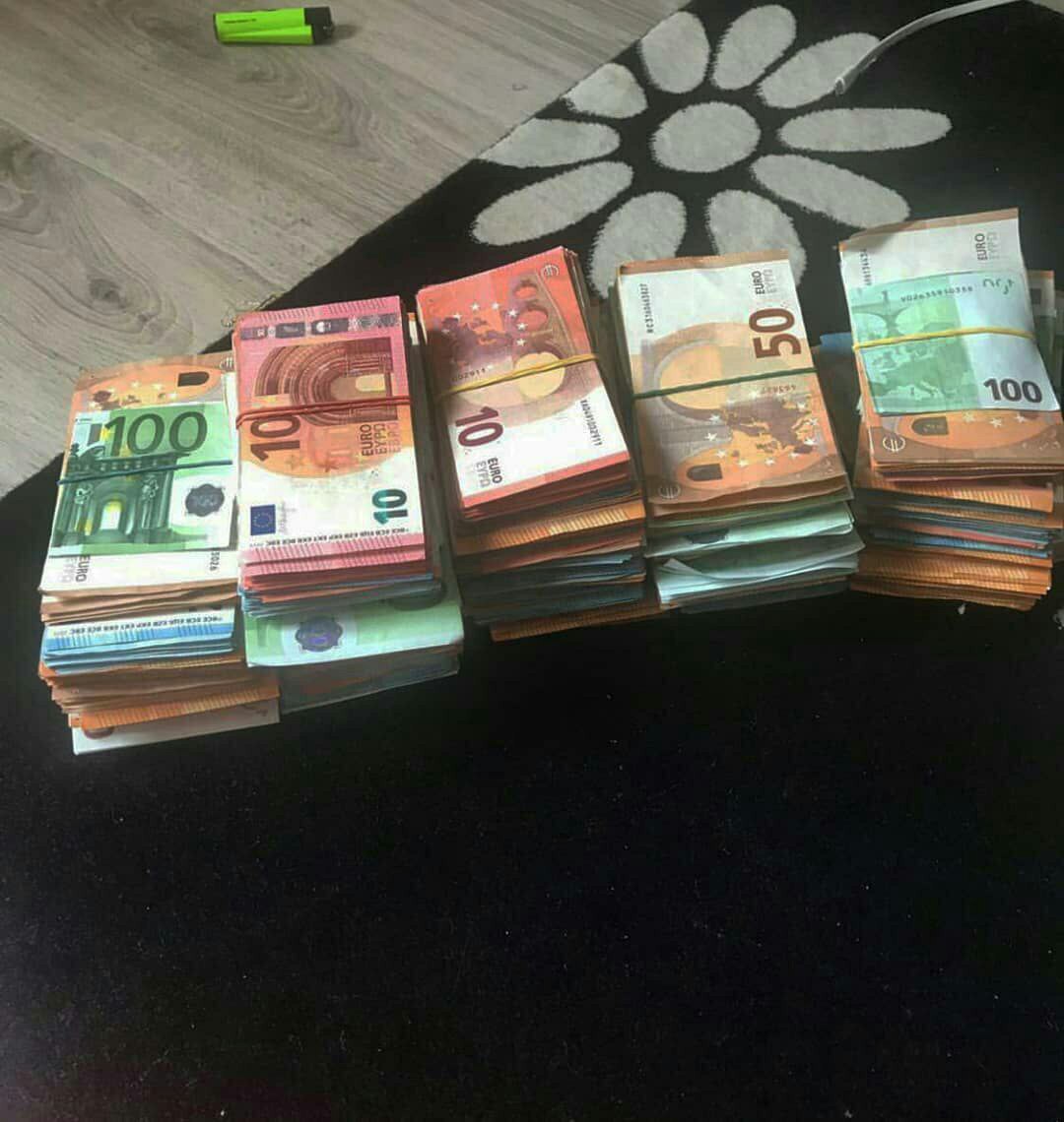 StoneSmok's tweet photo. faux billets de banque fiable et shit , beuh et Kush sur le lien 🇫🇷🇧🇪🚚🚬 👇💰  https://t.co/aMdligqox1 https://t.co/jLpiTI2Y6Y