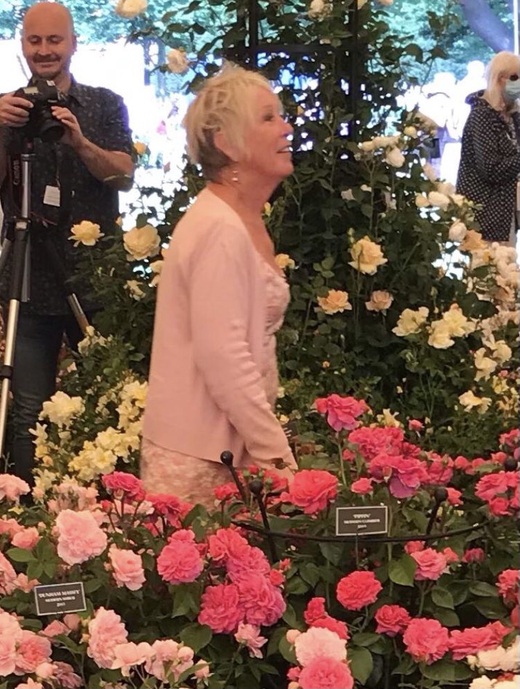 Mum: I had a lovely day at #RHSHamptonCourt 

Me: Any pictures of the actual gardens? 😂🙈