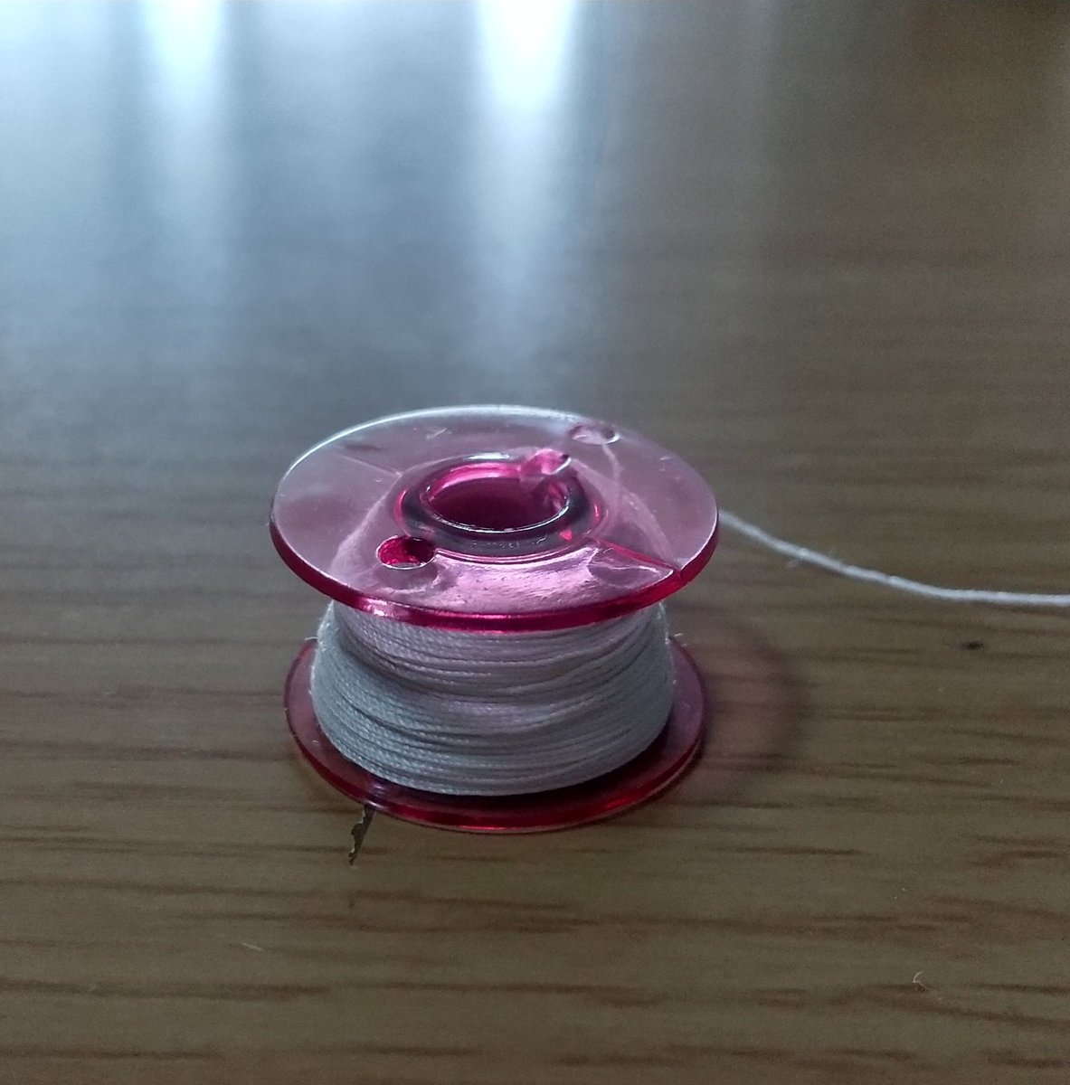 Fumosan_net's tweet photo. ボビンに糸を巻いたけど
なぜ偏るのか…
一度、ドライバーで調整したのに。
まだネジの絞めかたが足りない?
だれか助けてください。
#ハンドメイド好きな人と繋がりたい
#下糸
#MP480SE
#ジャノメミシン
#ミシン初心者 https://t.co/RlHYJo4ime