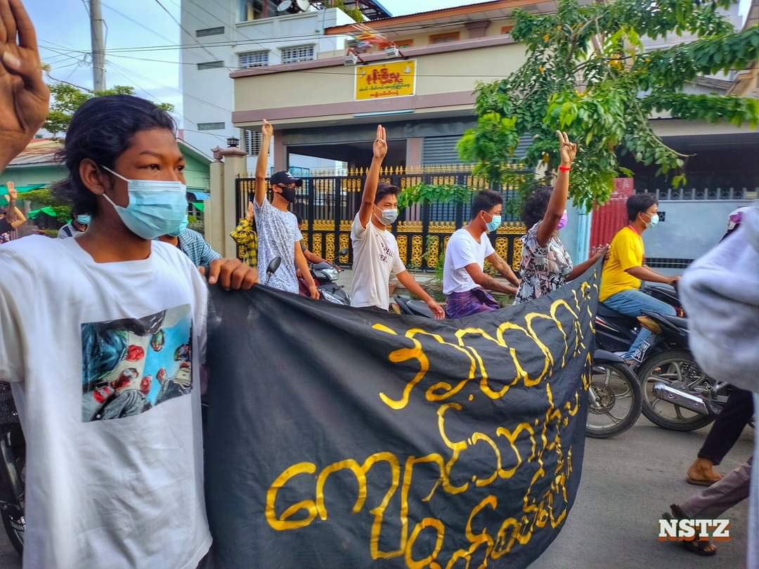 "Compared to dictatorship , #COVID19 is just a minor one . That's why we went on the streets , " was chanted by anti-coup protesters of #Mandalay Alliance this morning .
#July6Coup 
#DreadfulCovidAmidMilitaryCoup 
#WhatsHappeningInMyanmar