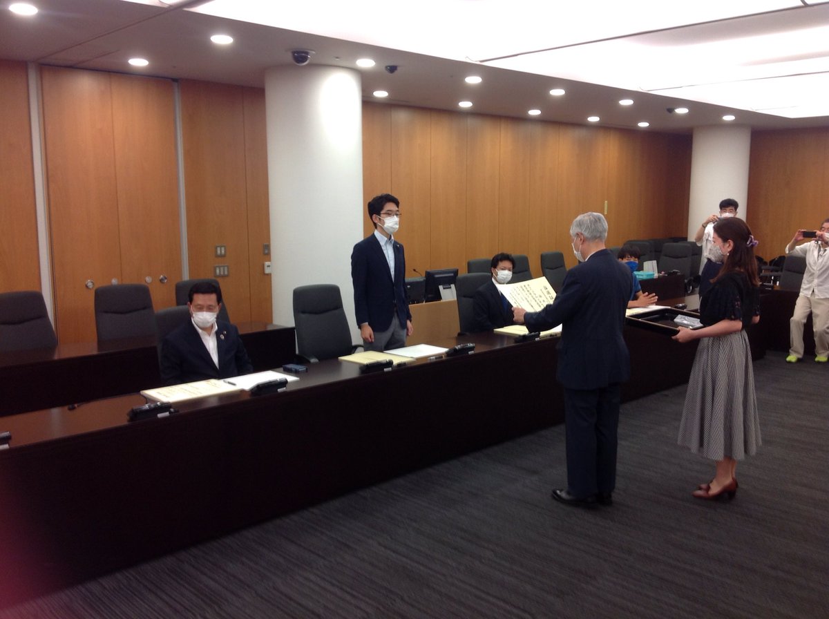どうぶつ村の村長選挙開催 小山田南小学校の生徒が 町田市庁舎見学にきてくれました どうぶつ村の村長をきめる選挙を一緒に行い みんな 一生懸命考えて 投票してくれました18歳になったら 選挙に行こうねpic Twitter Com Kwlp4je3ln Cocotbodol