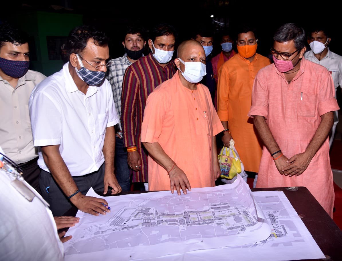 ShriVishwanath's tweet image. दिनांक 05-07-2021 को श्री @myogiadityanath जी, मुख्यमंत्री उ० प्र० सरकार ने काशी विश्वनाथ मंदिर पहुँच कर पूजन अर्चन किया एवं कोरिडोर के विकास कार्यों का जायज़ा लिया

#developmemt #corridor #progress #report #inspection #kashi
