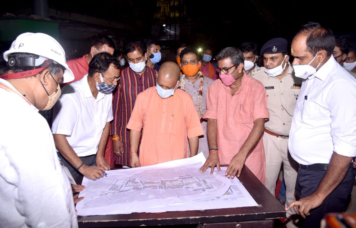 ShriVishwanath's tweet image. दिनांक 05-07-2021 को श्री @myogiadityanath जी, मुख्यमंत्री उ० प्र० सरकार ने काशी विश्वनाथ मंदिर पहुँच कर पूजन अर्चन किया एवं कोरिडोर के विकास कार्यों का जायज़ा लिया

#developmemt #corridor #progress #report #inspection #kashi