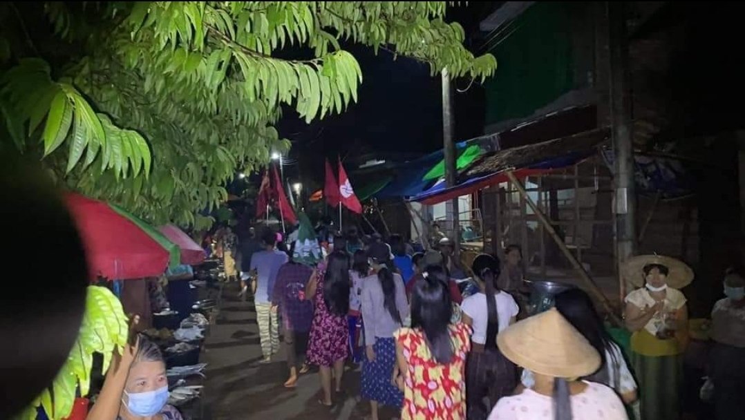 Residents from #Auk_Yephyu rallied today in demonstrating their rejection towards military dictatorship this early morning. 

 #WhatsHappeningInMyanmar 
#July6Coup
#DreadfulCovidAmidMilitaryCoup