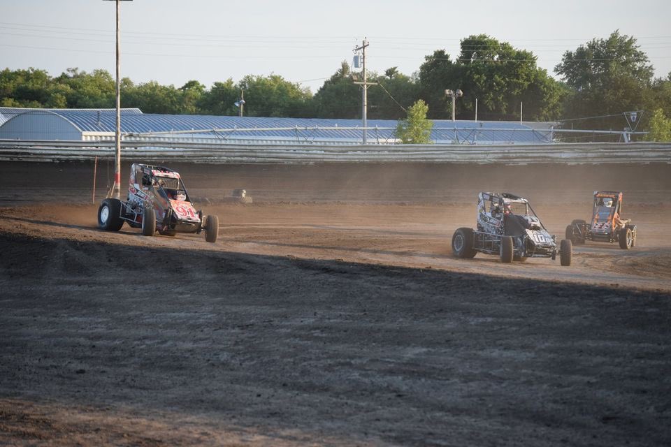 4in_fluff's tweet photo. A few racing shots from the @BellevilleHB https://t.co/59V4fnZxyT