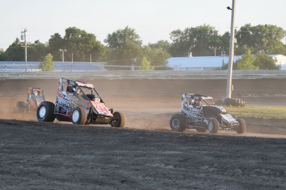 4in_fluff's tweet photo. A few racing shots from the @BellevilleHB https://t.co/59V4fnZxyT