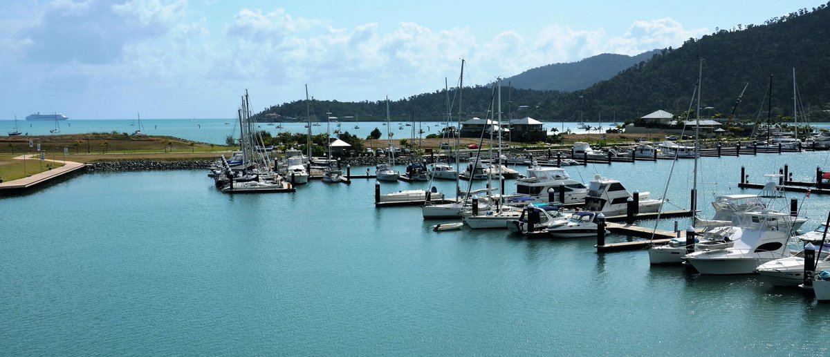 Welcome to Monday and the new #Top4Theme of #Top4Harbours. Show us your bays, marinas, ports and moorings and tag @CharlesMcCool @perthtravelers @Touchse @Giselleinmotion 

 Menaggio
Koh Samui
Hamilton Island
Airlie Beach

I’m away and won’t have mobile coverage soon 😞