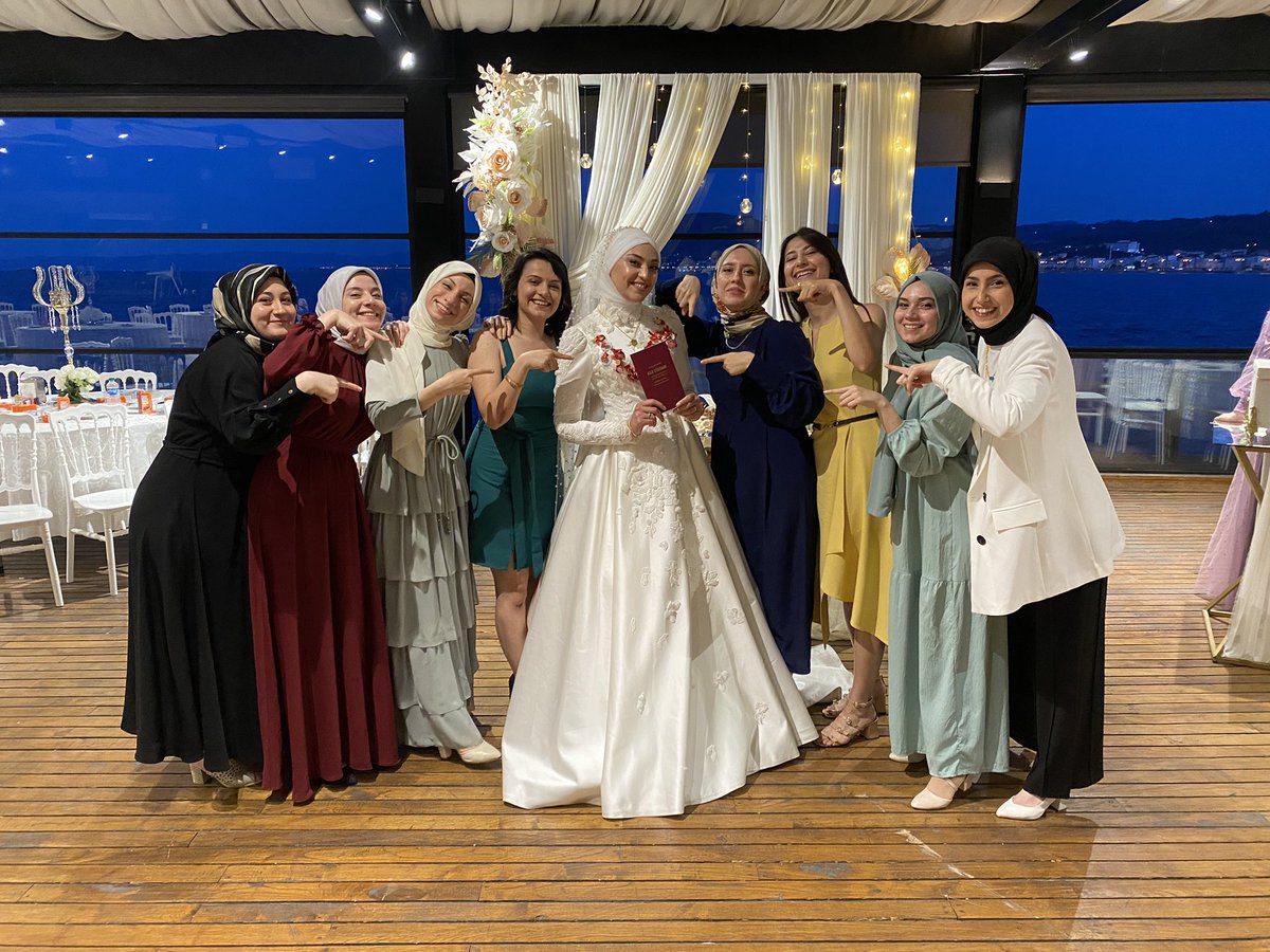 bugün benim çocukluğum evlendi, bu da hatırası 🥰😢