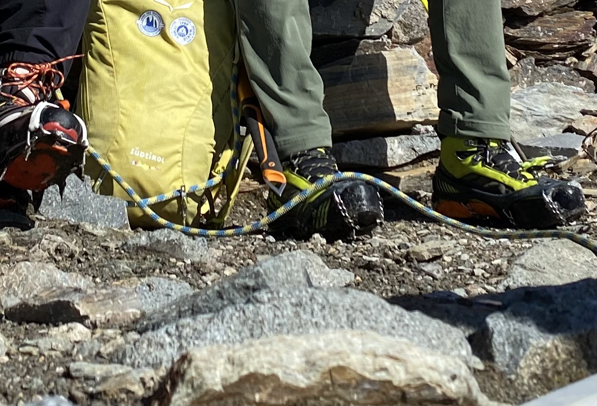 701anda's tweet image. Day 100 100 🧗‍♀️+🐍What happens when you combine to passions? Frequency illusion! Do you also see that the climbing rope is a yellow-blue colored python?
#100DaysOfCode #Day52 #Python3 #CodeNewbie #pythonlearning #WomenWhoCode #100DaysOfPython #reactjs #javascript #HTML5 #CSS3