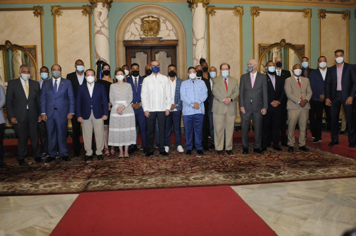 F_CamachoR's tweet photo. Para el dominicano el béisbol no es un deporte, es una forma de vida, y gracias al apoyo de instituciones como @probeisbolrd, la @FedobeRD y el gobierno encabezado por el presidente @luisabinader  hoy volvemos a respirar en los escenarios olímpicos internacionales.
#ObjetivoTokio https://t.co/ZIbRifZ7Z9