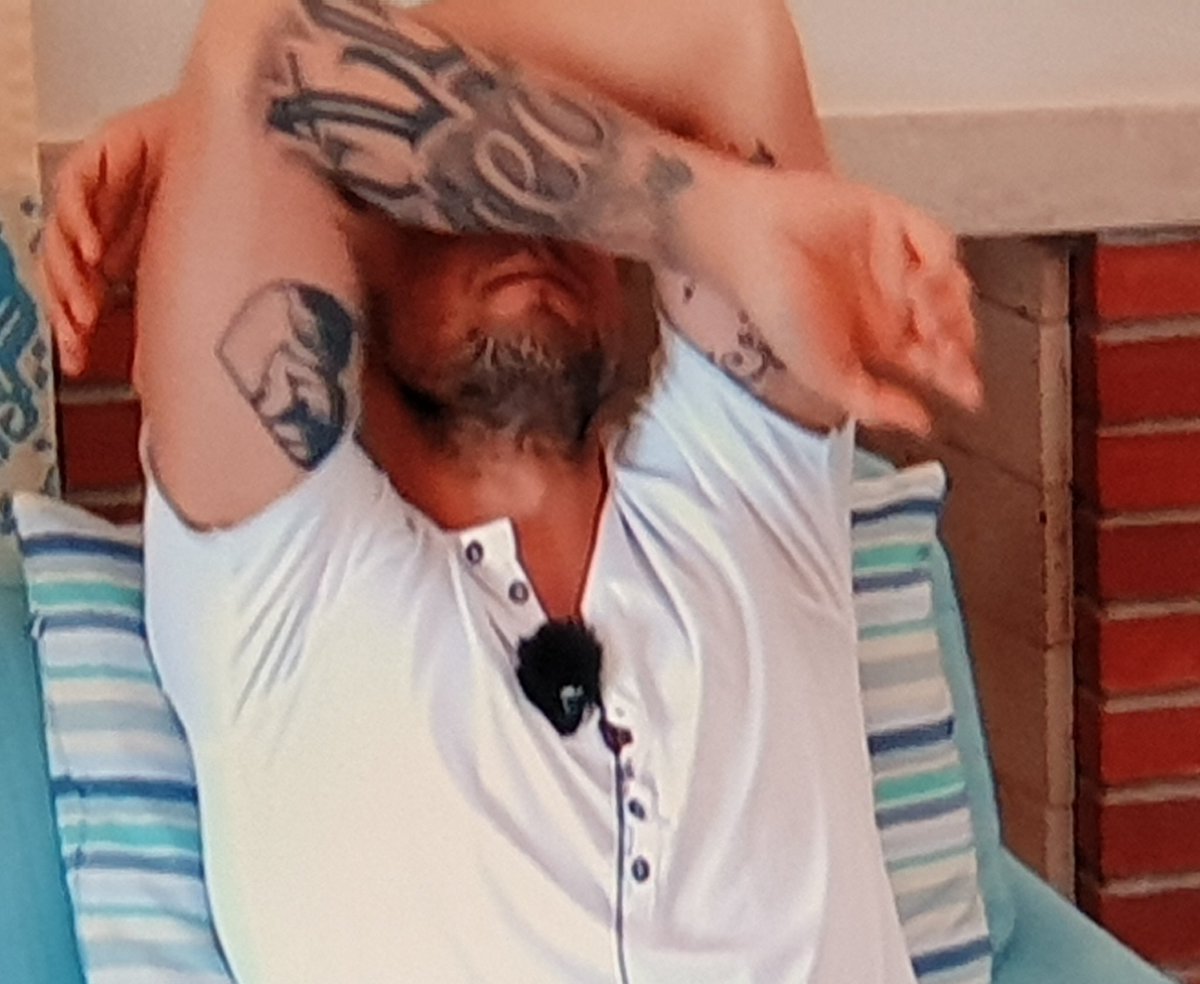 WTF11060265's tweet photo. "Non mi tocca" #TempationIsland https://t.co/FHokT5b1YV