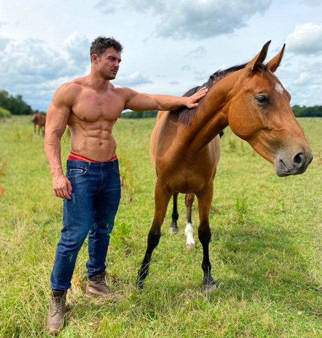 My favourite girl 🐴 https://t.co/WciYdYeLlc