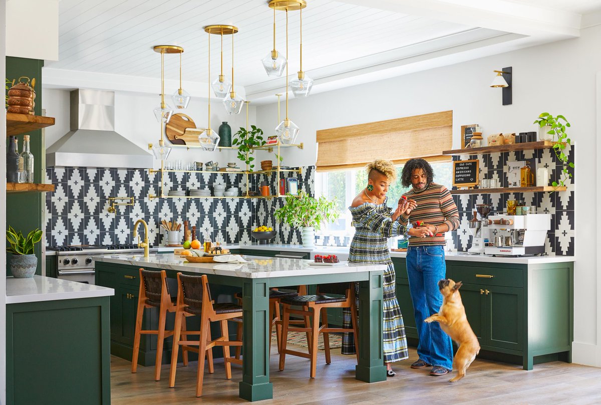 AngelaIRL's tweet image. Emmy Raver-Lampman and Daveed Diggs home still sits in my spirit. In my mental interior decorating Pinterest-board. Fully rent free.