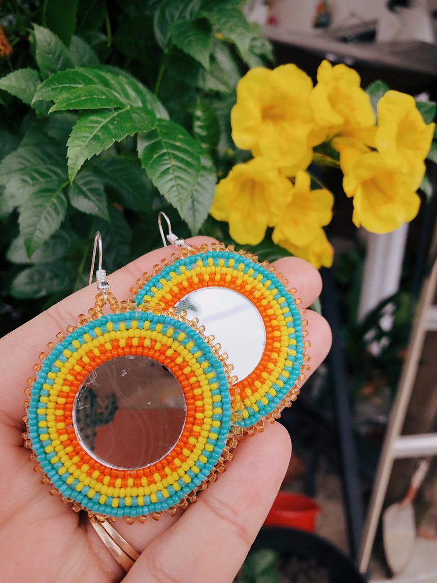 FRlDAKHALIFA's tweet image. Plz rt if you can! I need to get some bills paid and am going offering some slots on my Etsy to get a custom pair of earrings made in any style I’ve done before with the hearts and mirrors ❤️ so many have asked before and I even reduced the regular price🌻 etsy.me/323YlRQ