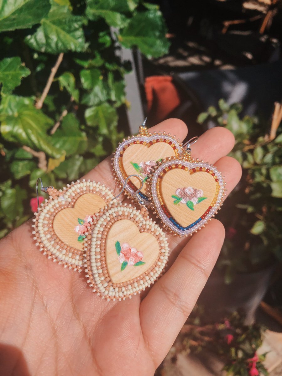 FRlDAKHALIFA's tweet image. Plz rt if you can! I need to get some bills paid and am going offering some slots on my Etsy to get a custom pair of earrings made in any style I’ve done before with the hearts and mirrors ❤️ so many have asked before and I even reduced the regular price🌻 etsy.me/323YlRQ