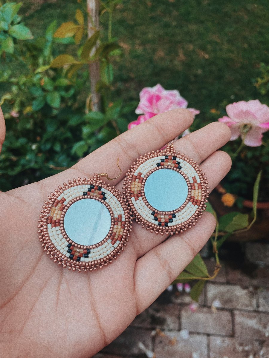 FRlDAKHALIFA's tweet image. Plz rt if you can! I need to get some bills paid and am going offering some slots on my Etsy to get a custom pair of earrings made in any style I’ve done before with the hearts and mirrors ❤️ so many have asked before and I even reduced the regular price🌻 etsy.me/323YlRQ