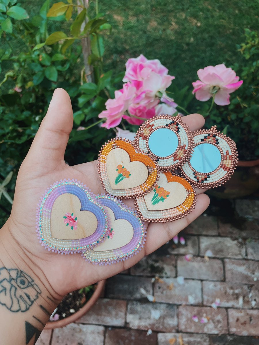 FRlDAKHALIFA's tweet image. Plz rt if you can! I need to get some bills paid and am going offering some slots on my Etsy to get a custom pair of earrings made in any style I’ve done before with the hearts and mirrors ❤️ so many have asked before and I even reduced the regular price🌻 etsy.me/323YlRQ