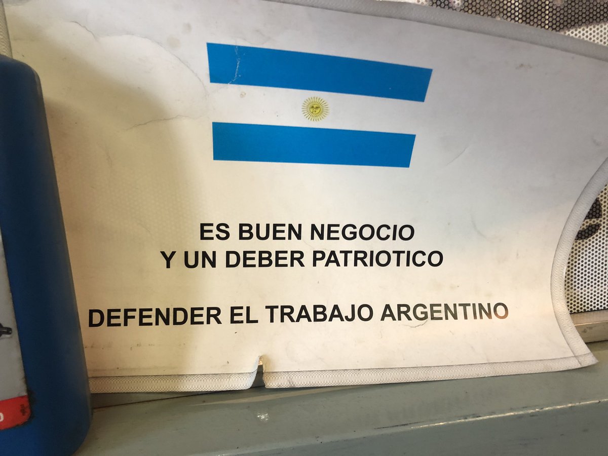 FEdePyME's tweet photo. Gran cartel que deberíamos colgar todos en nuestros negocios/empresas 

Y acordate de ver que el código de barras empiece en 779, eso quiere decir que estas comprando INDUSTRIA ARGENTINA, por ende le das trabajo a tu vecino, familiar, amigo, etc https://t.co/DoclVDGSRt