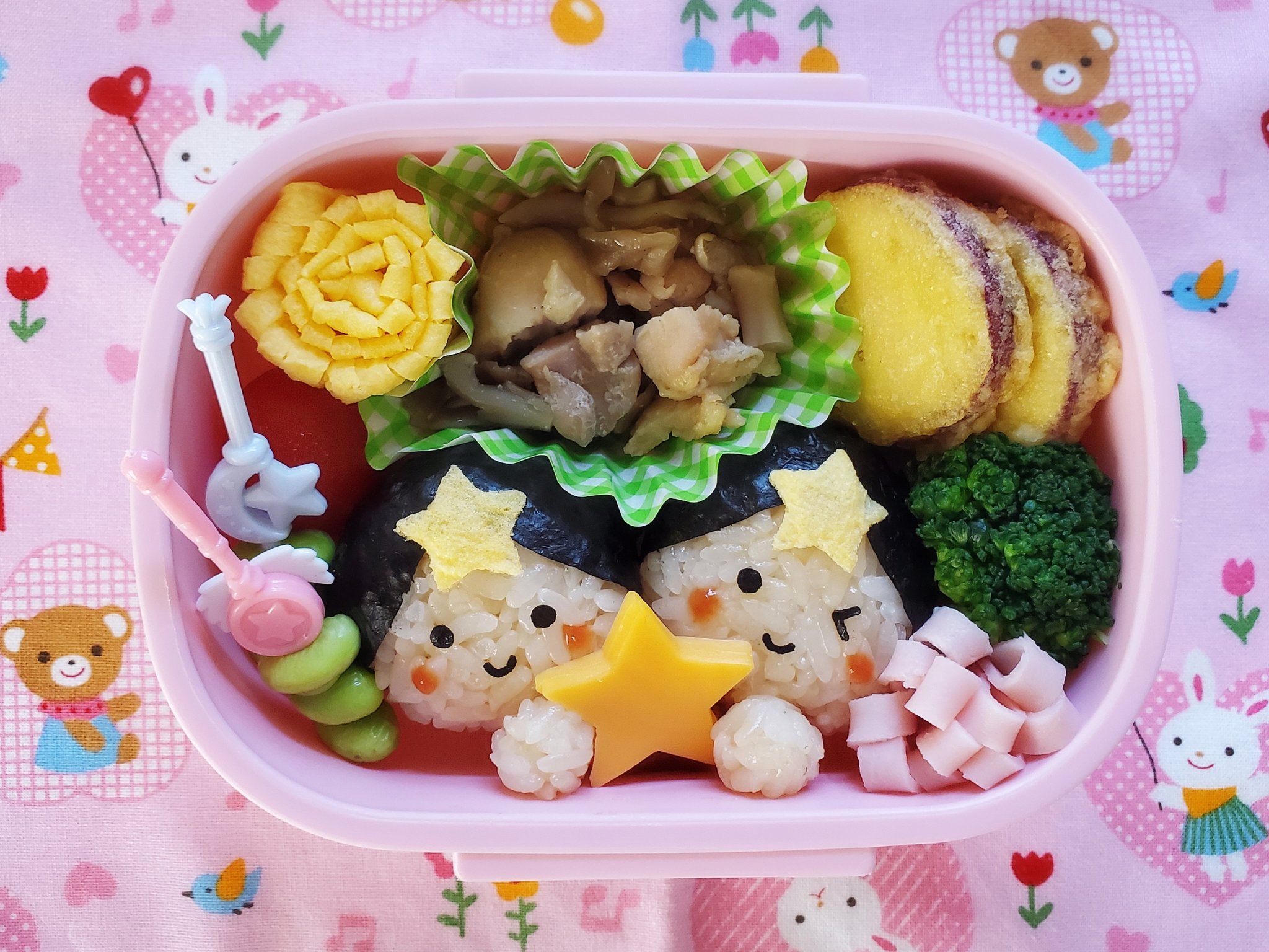 みずき 今日のお弁当 しろくまサンドイッチ この本参考にしたよ どれも難しいけど めちゃくちゃ可愛い お弁当 キャラ弁 サンドイッチ しろくま とかげ すみっコぐらし すみっコぐらしかまぼこ すみっコ すみっコぐらし弁当