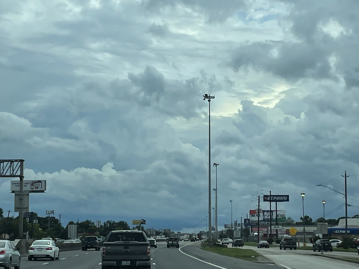 infphy_'s tweet photo. This clouds be bussin 🤧 #Houston #houstonclouds #infphywave https://t.co/upKmtQ3Vq4