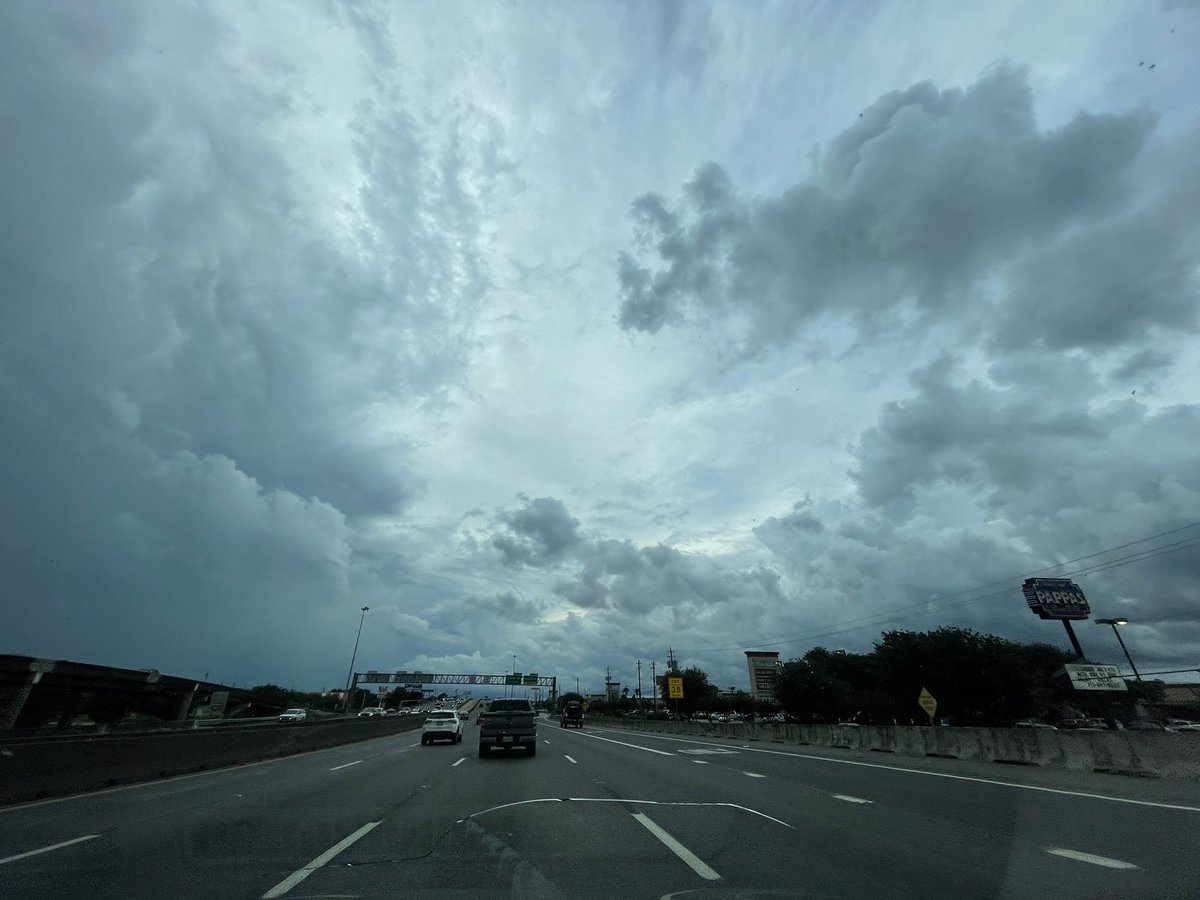 infphy_'s tweet photo. This clouds be bussin 🤧 #Houston #houstonclouds #infphywave https://t.co/upKmtQ3Vq4
