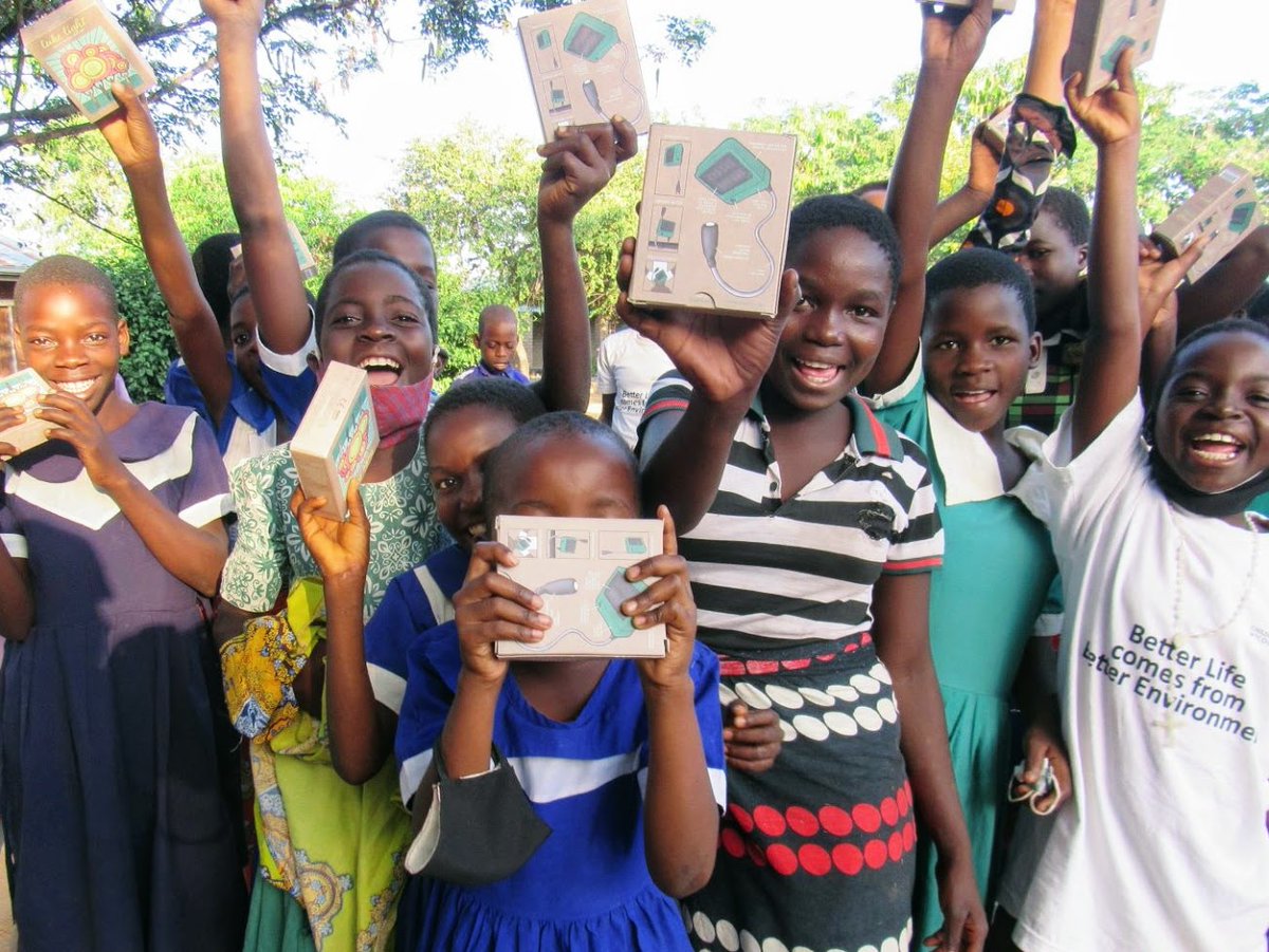 unitetolight's tweet image. 1,000 children in Malawi have received Luke Lights from Children in the wilderness! Now, they can read, study, and see at night. Thanks CITW for empowering these students to shine with all of their light! 🌟 Learn More: bit.ly/36UhLdd #StoriesOfLight #LukeLight