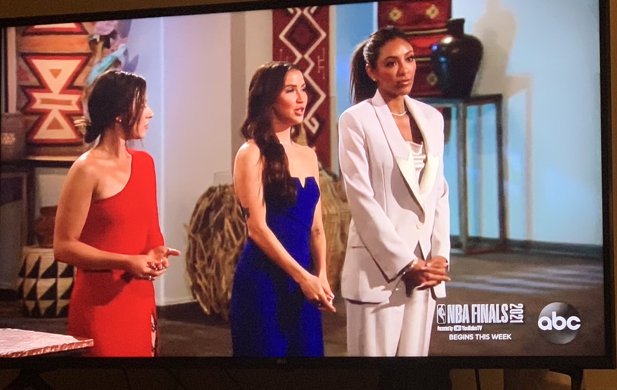 SammyShook's tweet photo. The ladies are so patriotic tonight 💙🇺🇸❤️ #BacheloretteABC https://t.co/D5JcpE7jYu