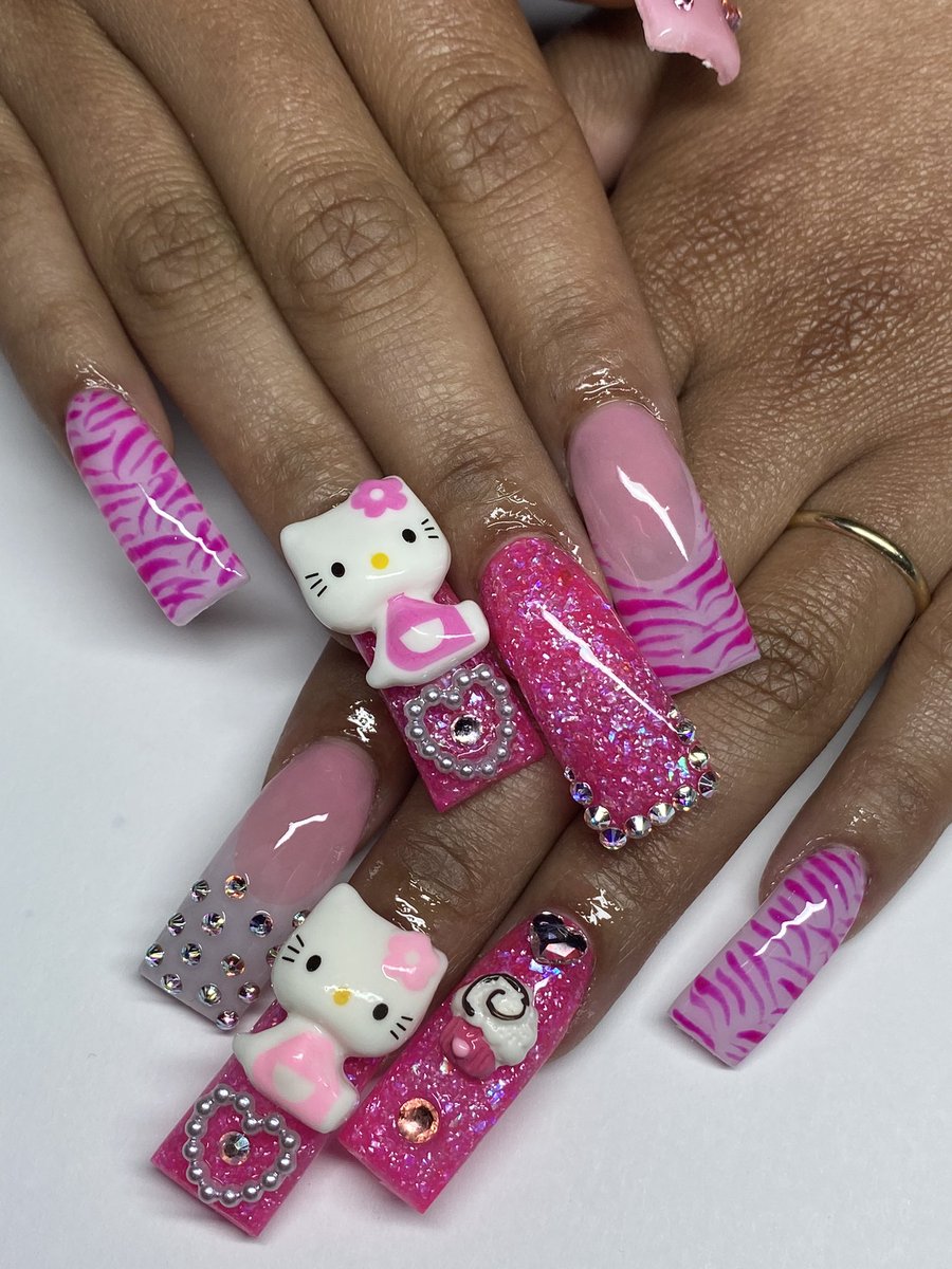 starnailed's tweet photo. My first duck nails !! If u hate this shape I don’t give a fuck I don’t wanna hear it lol https://t.co/0z1Vs4b3ha