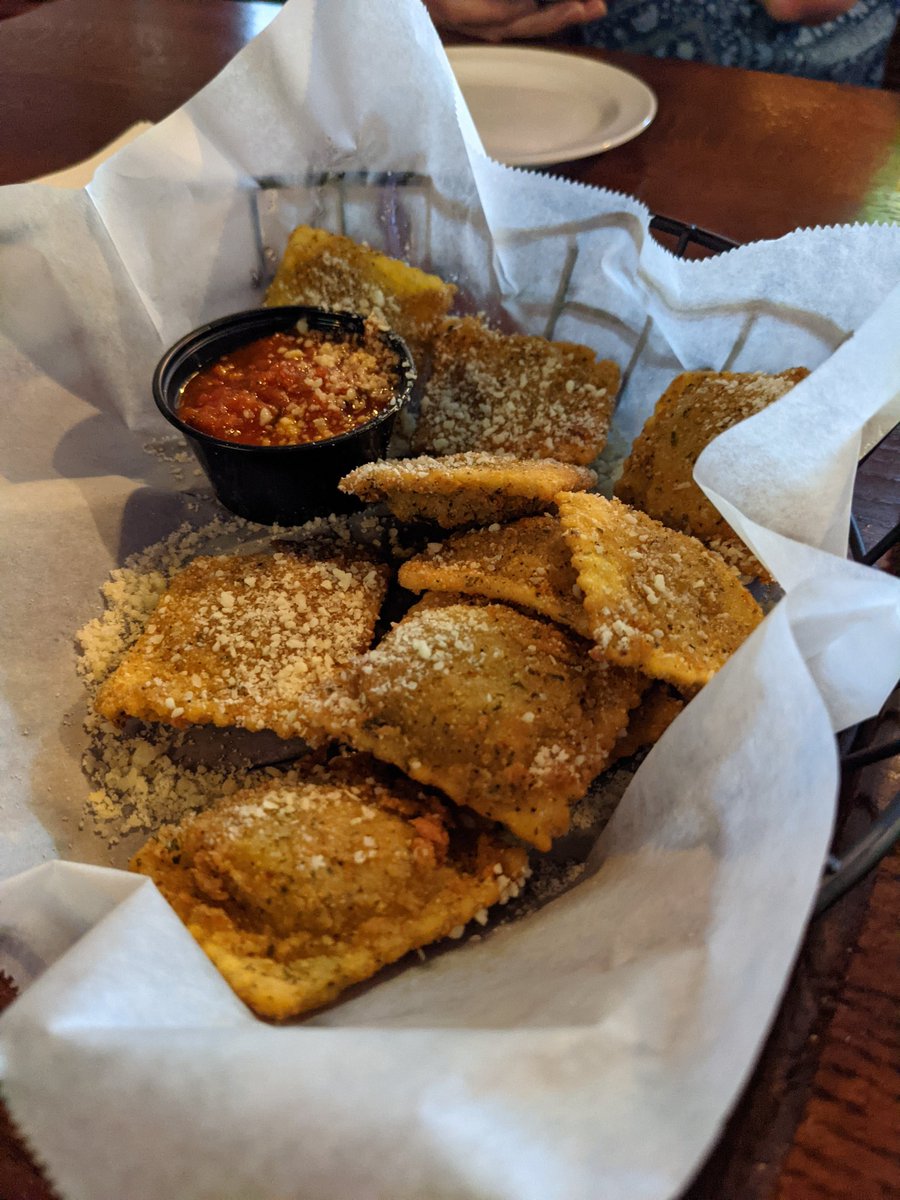 StephLuvsSports's tweet photo. Toasted ravs. Nick's Pub.
#MySTLSummer https://t.co/GW44l5aGIm