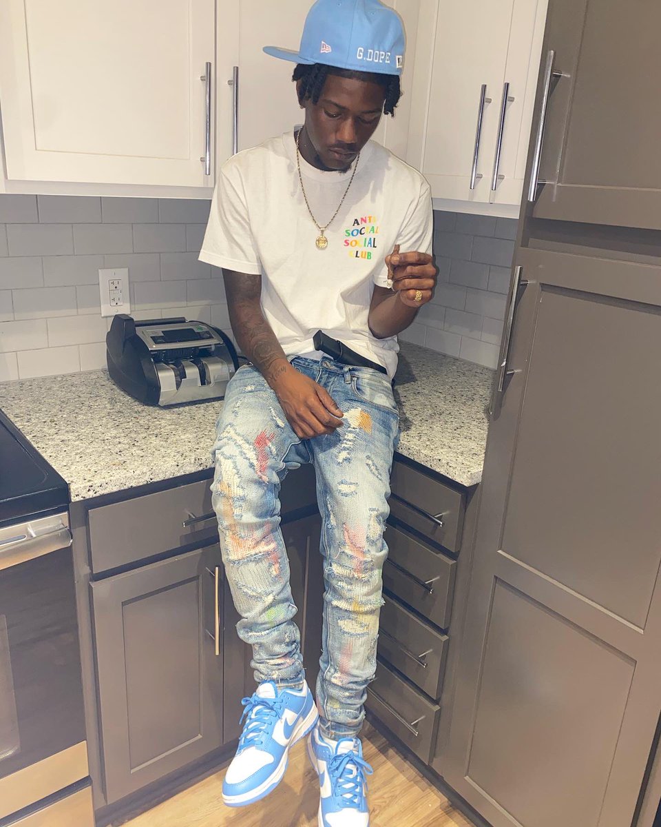 SpookyRaw's tweet image. Been alil playa, knew I was gone be the ☝🏾, was buyin all the pretty girls lunch, mama been knew I was gone be a problem, 5th grade got kicked out for hunchin🚫🧢 #2Raw #CancerSeason #Outsideallmonth