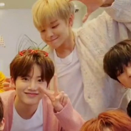 ➫ #JUNKYU #준규 #트레저 #TREASURE <a href="/treasuremembers/">TREASURE</a> <a href="/jihoonhourly_/">hourly jihoon</a>