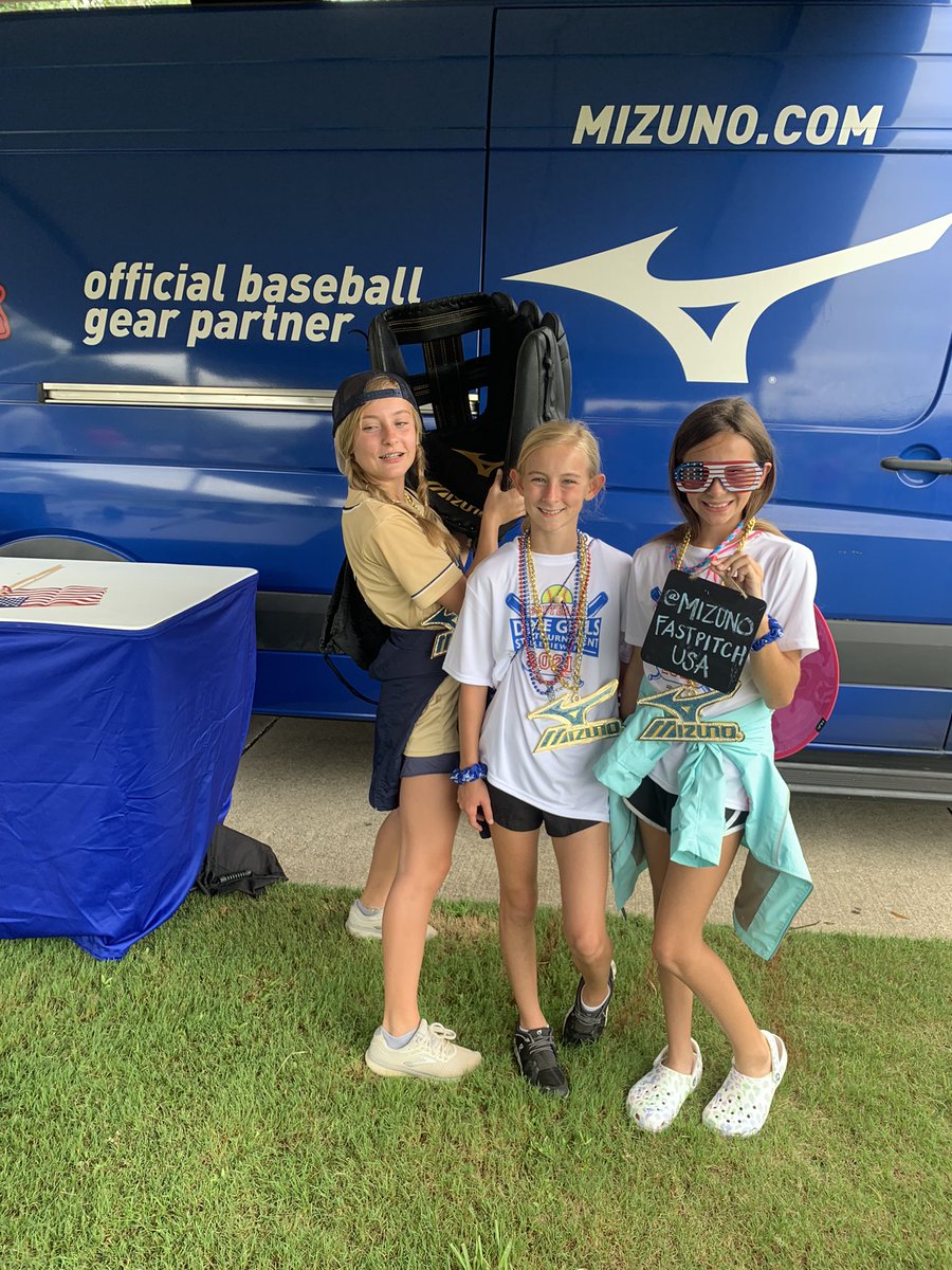 mitchellmj11's tweet photo. @MizunoFPitchNA https://t.co/KSraSp0E9J