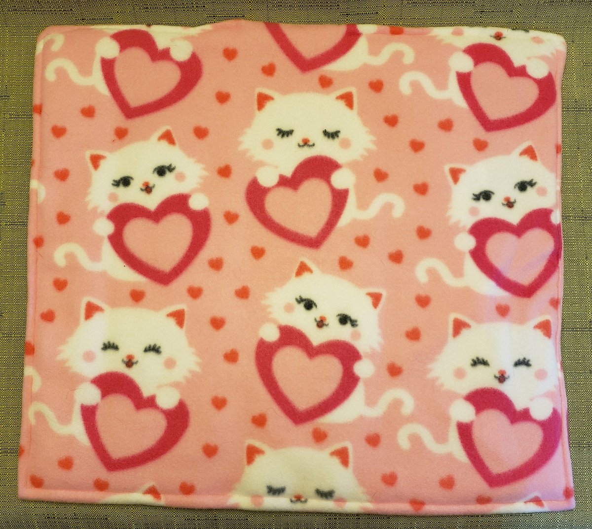 quilts_more's tweet photo. Fleece Cat Mat, Kitty Blanket, Catnip Toy, Washable, Reversible, White Kitties, Pink Hearts, Kitten Blanket, Cat Carrier Blanket, Blanket https://t.co/ZDcXx0u7uP #Etsy #ImagineQuiltsAndMore #KittyBlanket https://t.co/fNZGLhYpu8