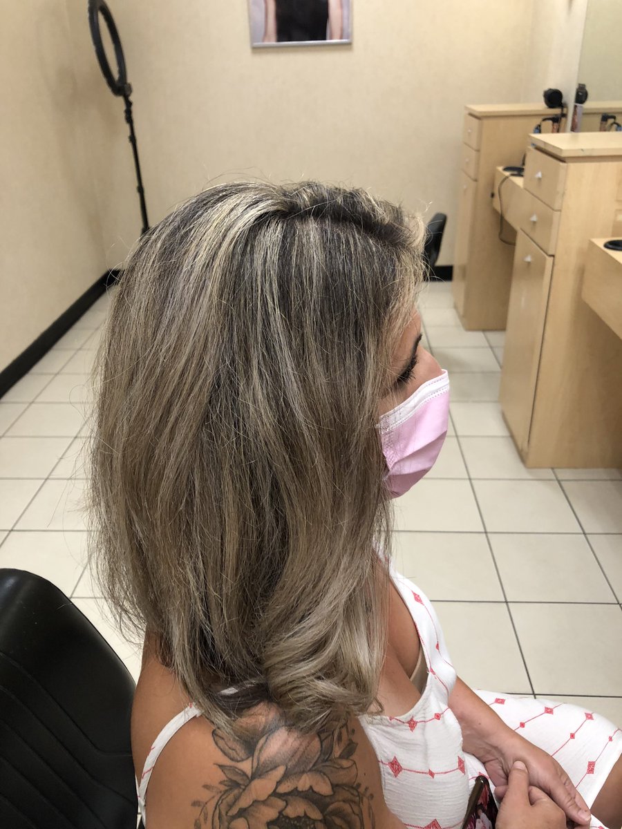 tatytringali's tweet photo. #highlights #partialhighlights #matrixlightmaster #matrixcolorsync #olaplex #olaplextreatment #olaplexlove #olaplexproducts #matrixproducts #paulmitchellproducts #salonbyinstyle #jcpenny #behindthechair #jcpennysalon #oneshothairawards #cosmoprofbeauty #saloncentric #salonlife https://t.co/WNajptTsIt