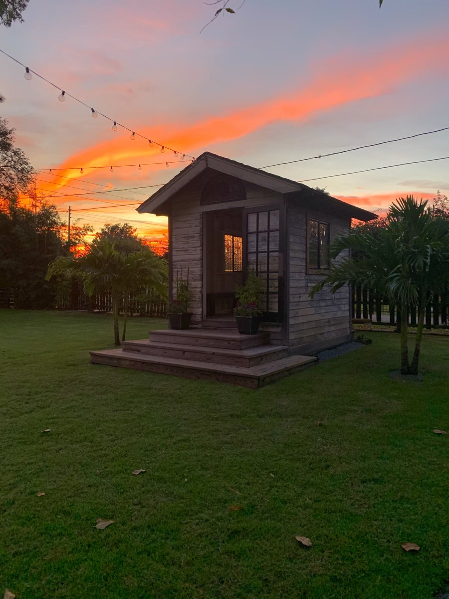 TheAcreOrlando's tweet photo. One of our most common questions is what time should I have my ceremony if I want the perfect cotton candy sky pictures?🌅

Our #acreadvice is to check with your planner and photographer to coordinate what the best time is for you depending on the time of year!

#sunsetpictures https://t.co/hhTbXLoaSA