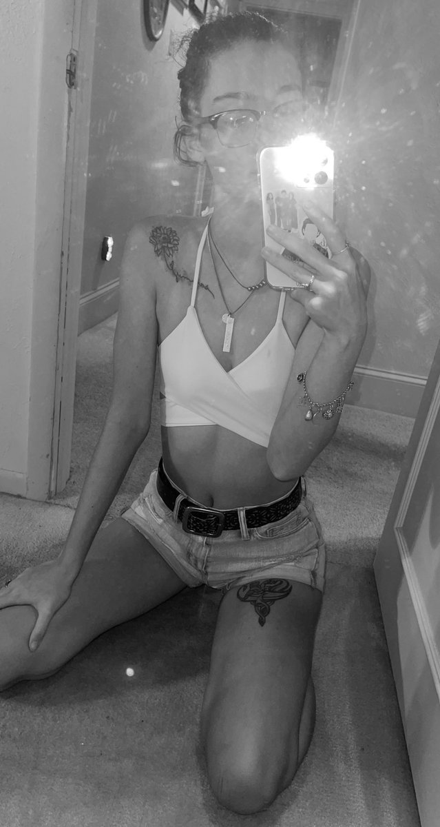 ccutie331's tweet photo. @BackAga11691196 I would love some coffee and more 😜 $caity3 https://t.co/j4PO8Bi4dS