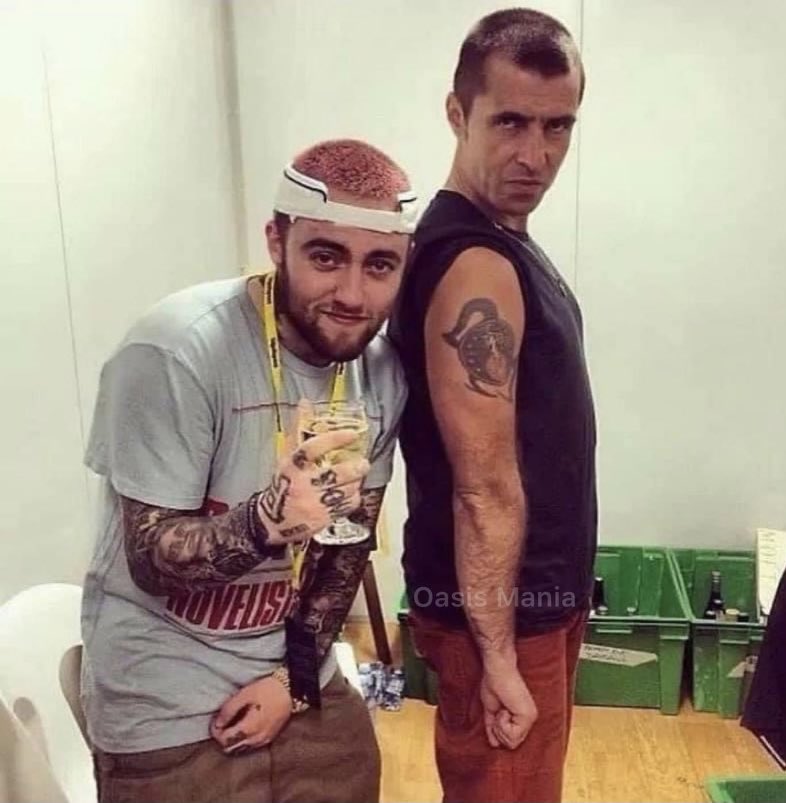 ItsTheMG's tweet photo. Pictured, @liamgallagher &amp; the late Mac Miller. Always nice to see the young with the old. #Oasis #MacMiller https://t.co/XyNUXmaPfK