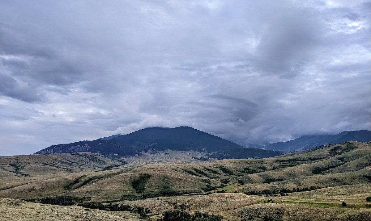 YourOtherMom's tweet photo. All day they've been covered in a cool, wet blanket of clouds. Didn't hear one chopper take off for a water drop. Thank you Gaia.
#mtwx #robertsondrawfire https://t.co/iFtAEzqZVW