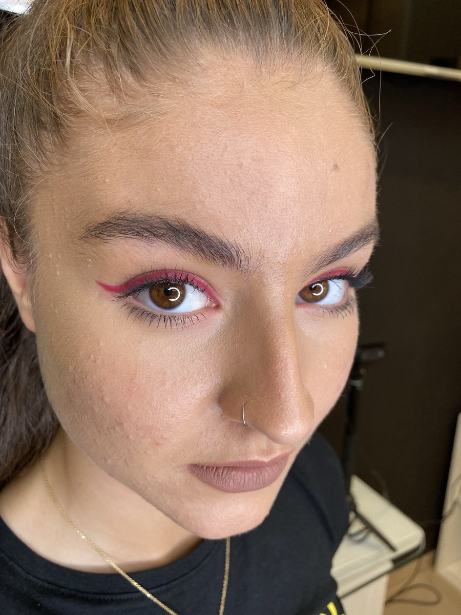 SanzzRaquel's tweet photo. Red eyeliner❤️

•modelo: Alba 
•Mua: @SanzzRaquel 
•productos: @MACcosmetics @dnimakeup https://t.co/hwhiu9fHjx