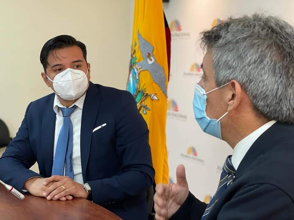 GustavoMateusA's tweet photo. En reunión con @pabloxayala, Concejal de Durán, dialogamos sobre las distintas necesidades del Cantón, escuchamos sus propuestas de reforma al #COOTAD.
Legislamos #ConLaGente ⬇️ https://t.co/HQa8L6qoVo