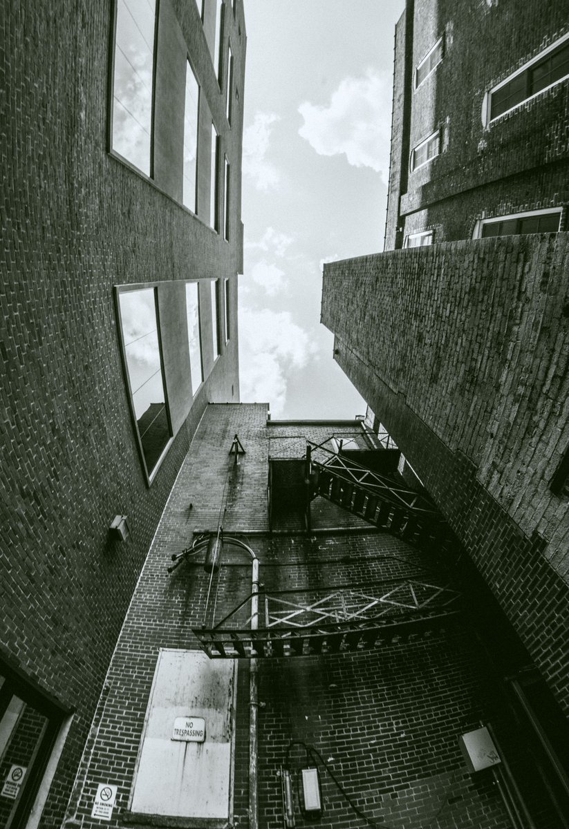 ottoxtyler's tweet photo. buildings and stuff https://t.co/I2cVNClLhR