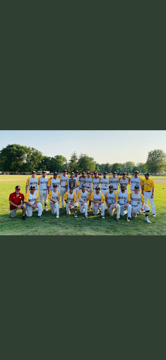 Green pulls it off and are the 2021 Valmeyer Midsummer Classic Champs!!! #midsummerclassic #beers #GREEN #evenmorebeers #champs #allthebeers #stingersanddingers #Letsgo