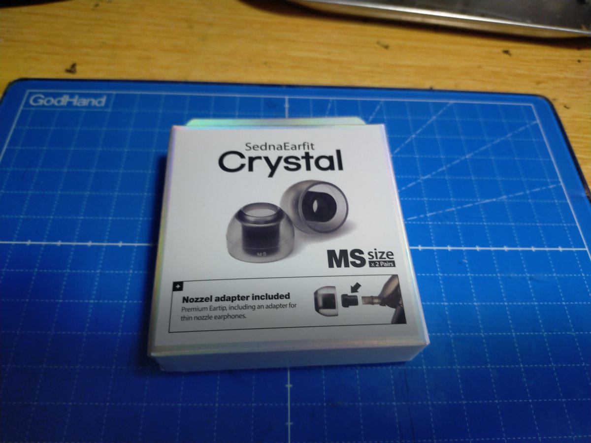 xzoro778RC's tweet photo. AZLA SednaEarfit Crystal MS 着弾
とりあえず
KZ ZS7 (ZS6偽装仕様)
に装着
軸径が3.6mmと細いので、6mmのZS7には装着し難いが、とりあえず入った
軸素材が #XELASTEC より固めなので抜けにくいかな。
耳穴への貼付感も少なくサラッとしてる。
#AZLA
#SednaEarfit
#Crystal https://t.co/qols8eZnO0