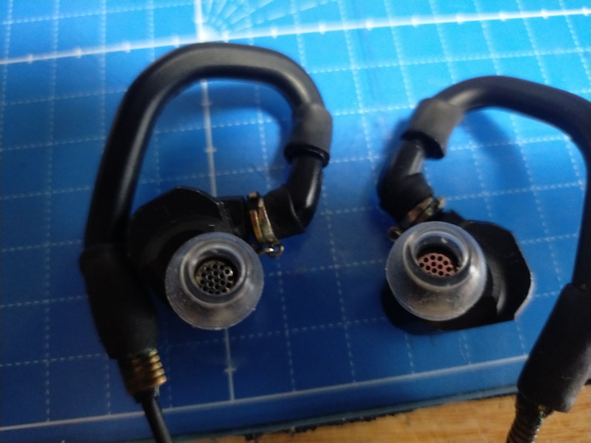 xzoro778RC's tweet photo. AZLA SednaEarfit Crystal MS 着弾
とりあえず
KZ ZS7 (ZS6偽装仕様)
に装着
軸径が3.6mmと細いので、6mmのZS7には装着し難いが、とりあえず入った
軸素材が #XELASTEC より固めなので抜けにくいかな。
耳穴への貼付感も少なくサラッとしてる。
#AZLA
#SednaEarfit
#Crystal https://t.co/qols8eZnO0